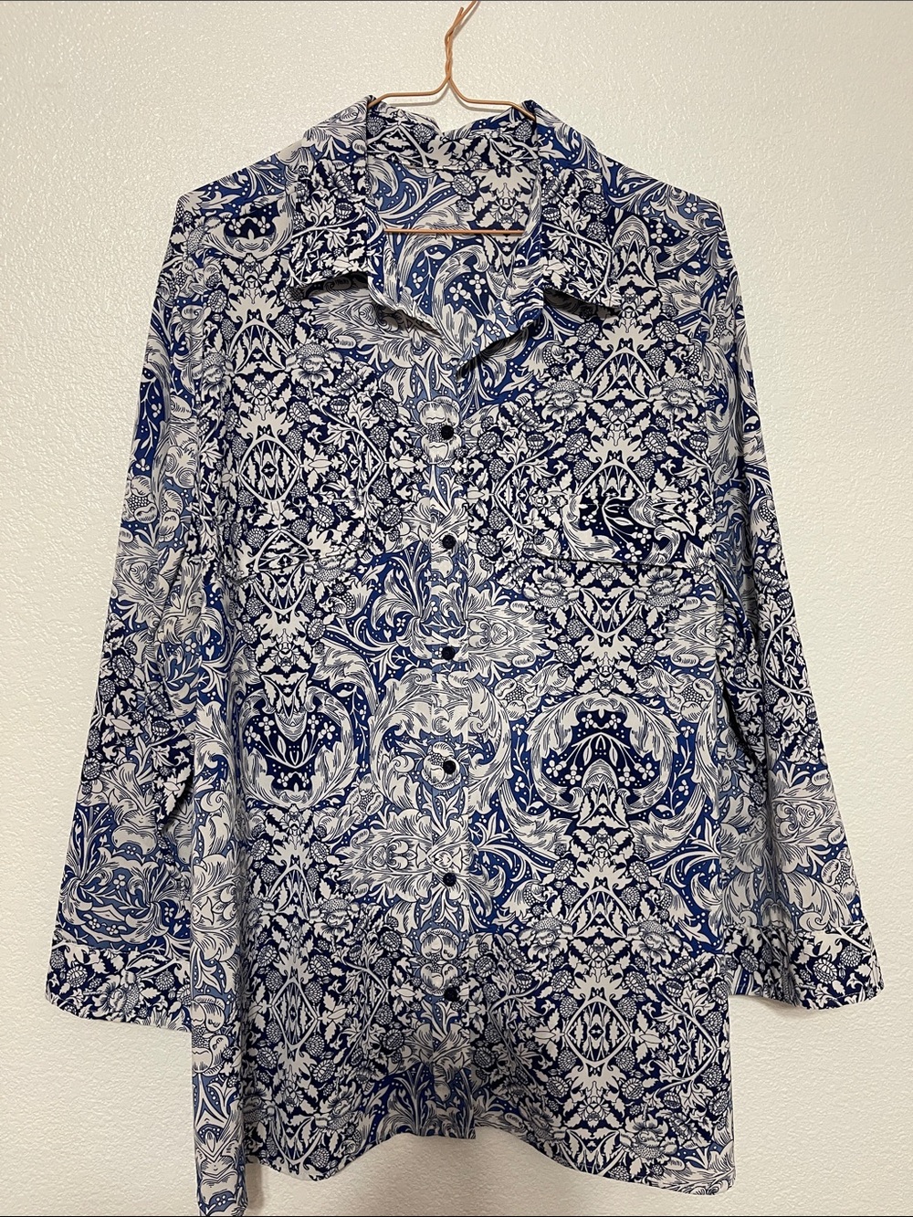 Men's Navy & White Paisley Casual Button-Down Shirt